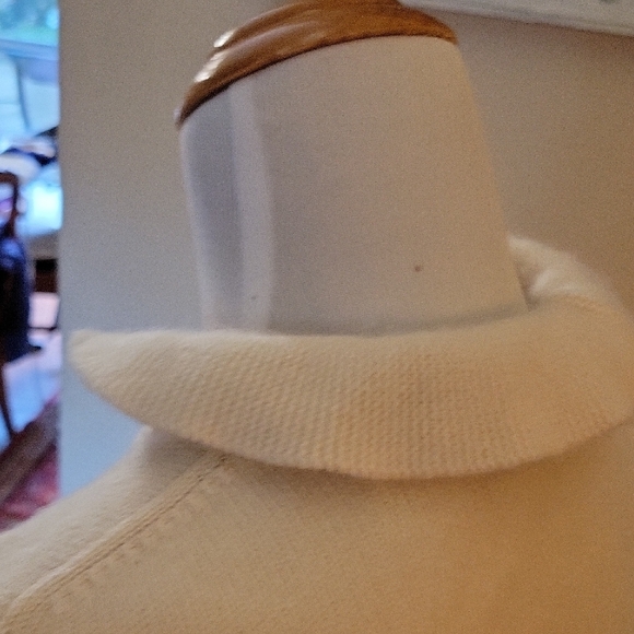 Kinross Cream Ruffle Cardigan - Picture 5 of 9